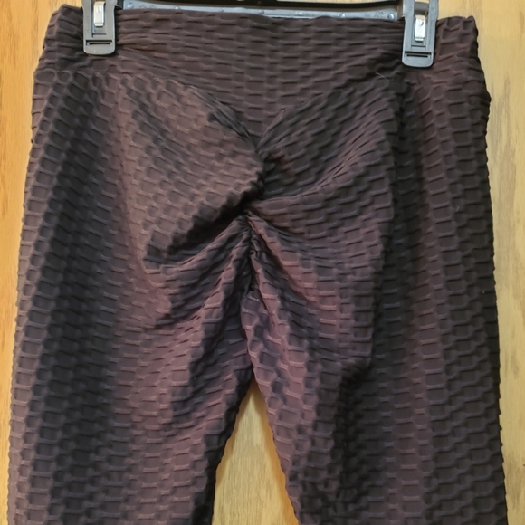 Cute "waffle" tic toc leggings. Gathered at the rear for sexy shape. Size XL - Picture 3 of 5